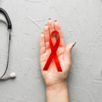 % Lėtinė limfocitinė leukemija: Simptomai, priežastys, gydymas, prevencija