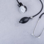 % Aukštas kraujospūdis (hipertenzija): Simptomai, priežastys, gydymas, prevencija