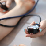 % Žemas kraujospūdis (hipotenzija): Simptomai, priežastys, gydymas, prevencija