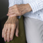 % Reumatoidinis artritas: Simptomai, priežastys, gydymas, prevencija